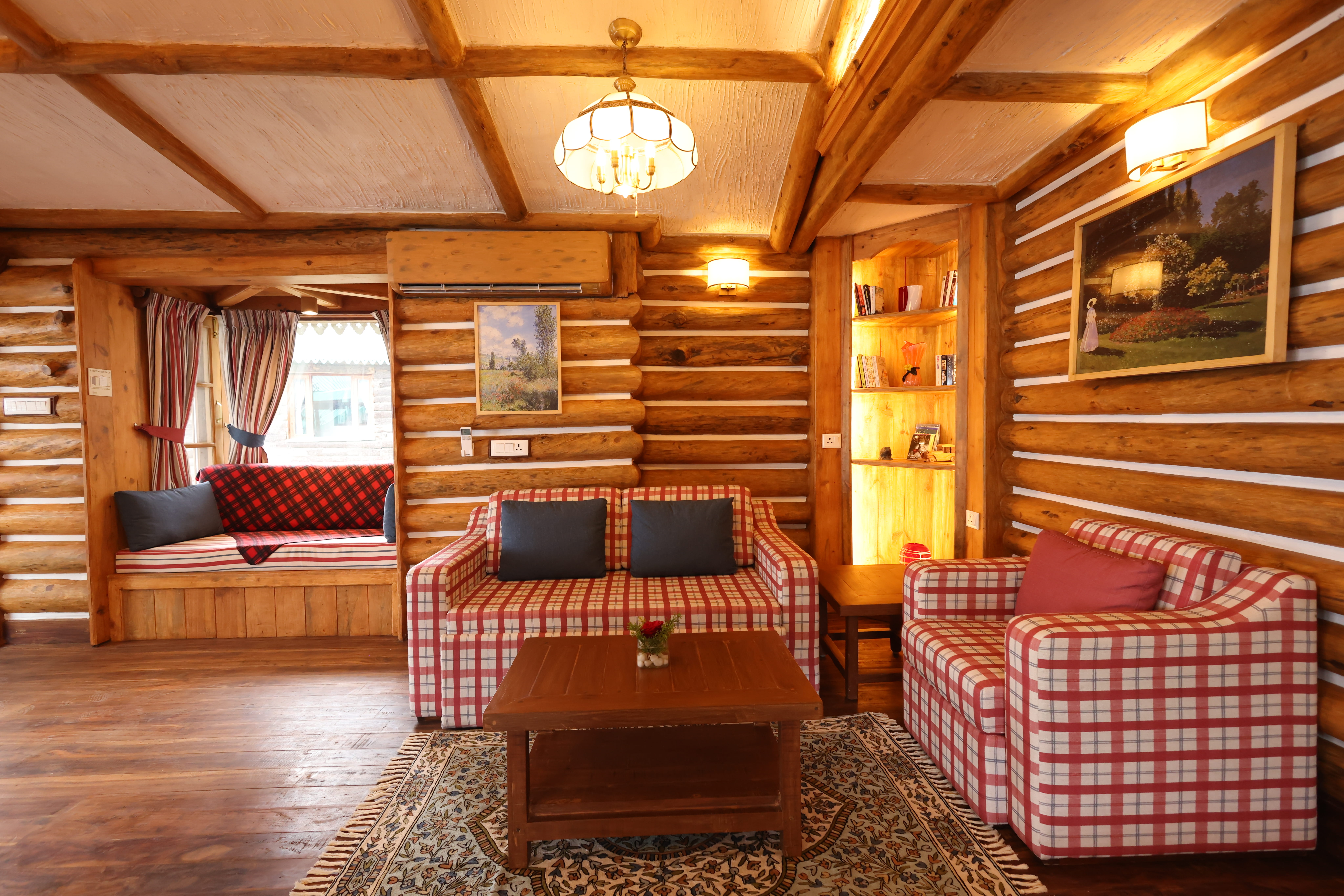 Highland-Suite-slider